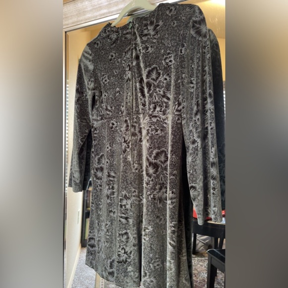 Velvet Leaf Dress - Picture 2 of 3